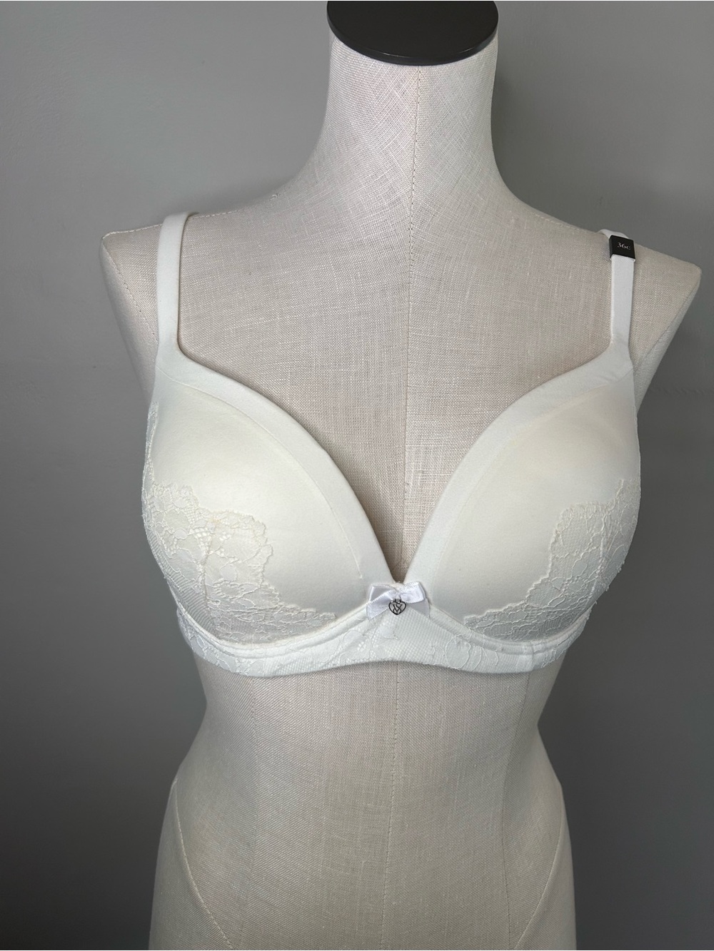 Victoria's Secret White Lace-Trim body by Victoria no wire 36C NWT